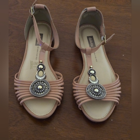 Dakota Pink Open Toe Sandals with Silver Embellishment Size 7 Like New! - Picture 2 of 8
